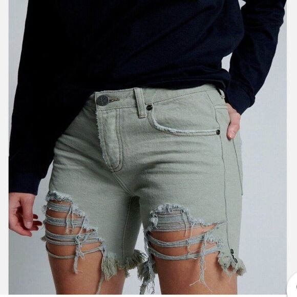 NWT 24-RUNs BIG 27! Green One Teaspoon Khaki Stevies Slim-Fit Boyfriend Short - Picture 3 of 6